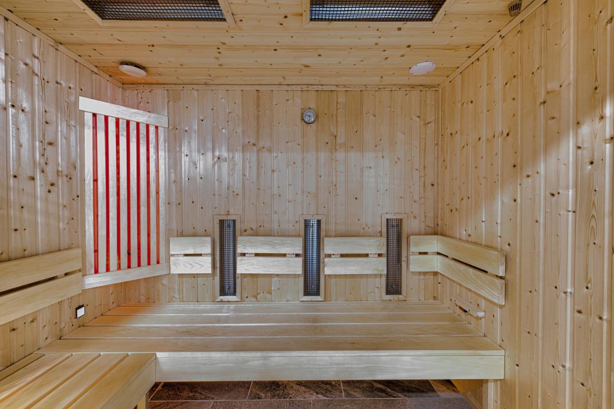 Typton Hotel&Spa Medzilaborce Dış mekan fotoğraf