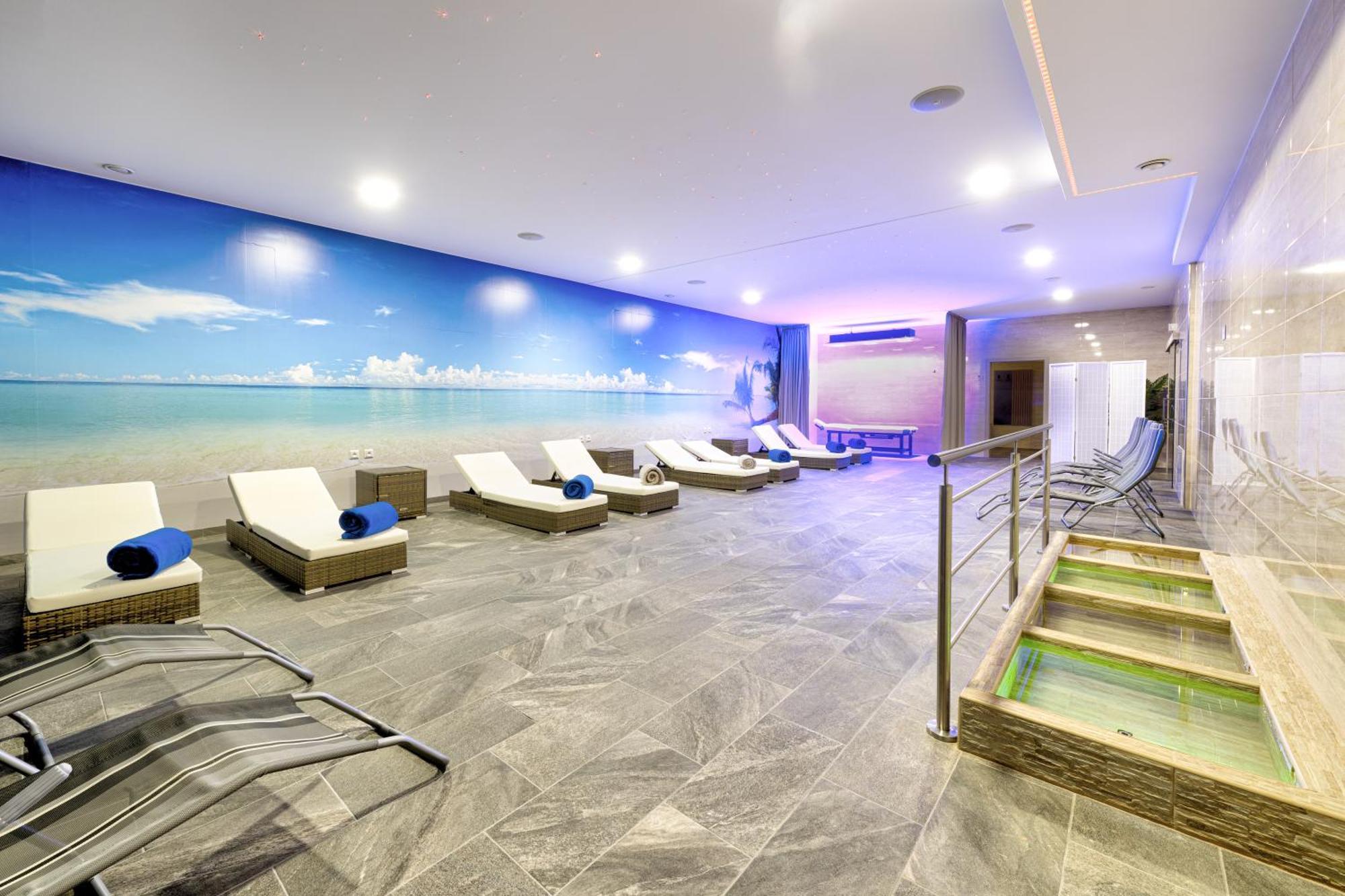 Typton Hotel&Spa Medzilaborce Dış mekan fotoğraf