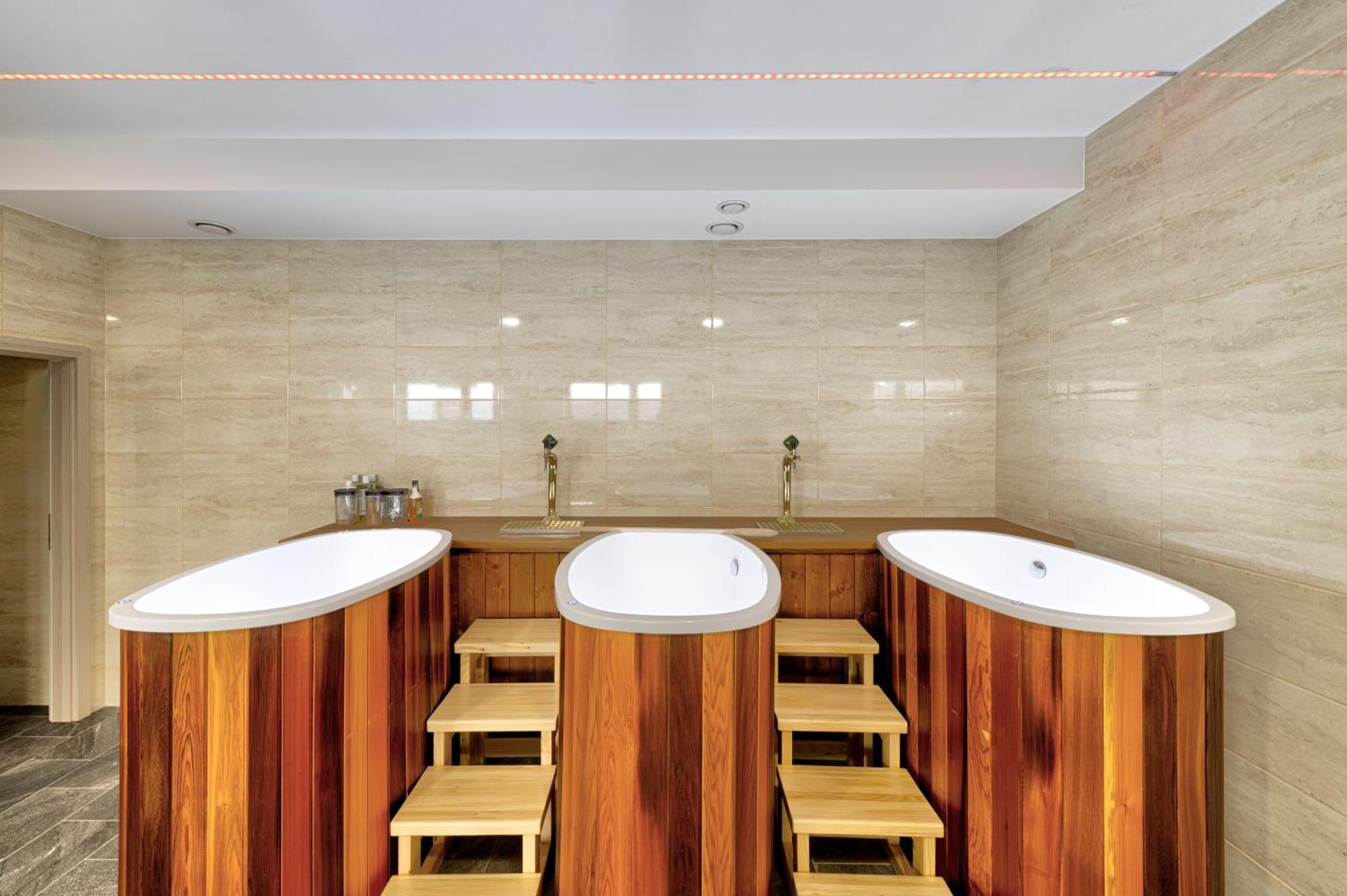 Typton Hotel&Spa Medzilaborce Dış mekan fotoğraf