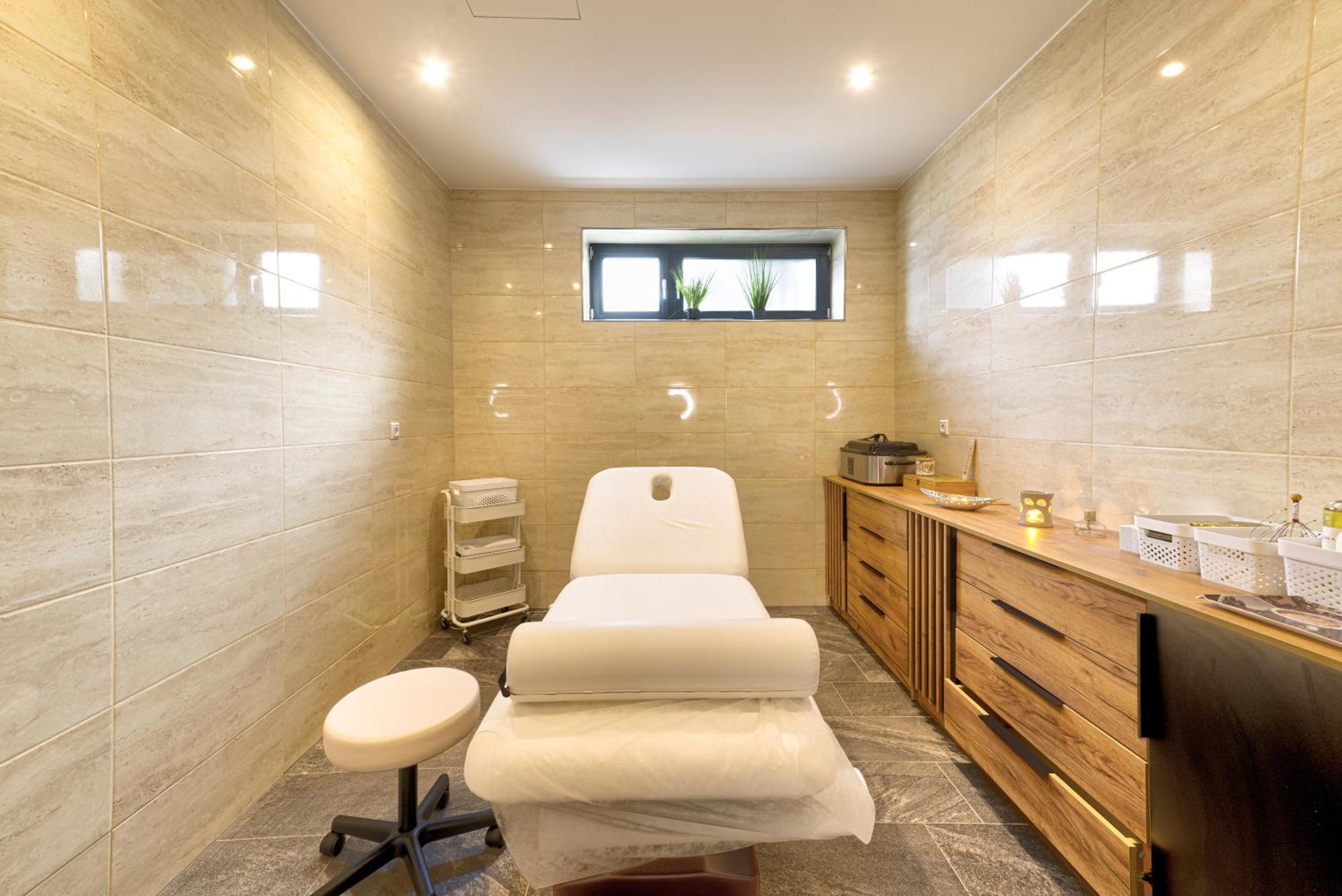 Typton Hotel&Spa Medzilaborce Dış mekan fotoğraf