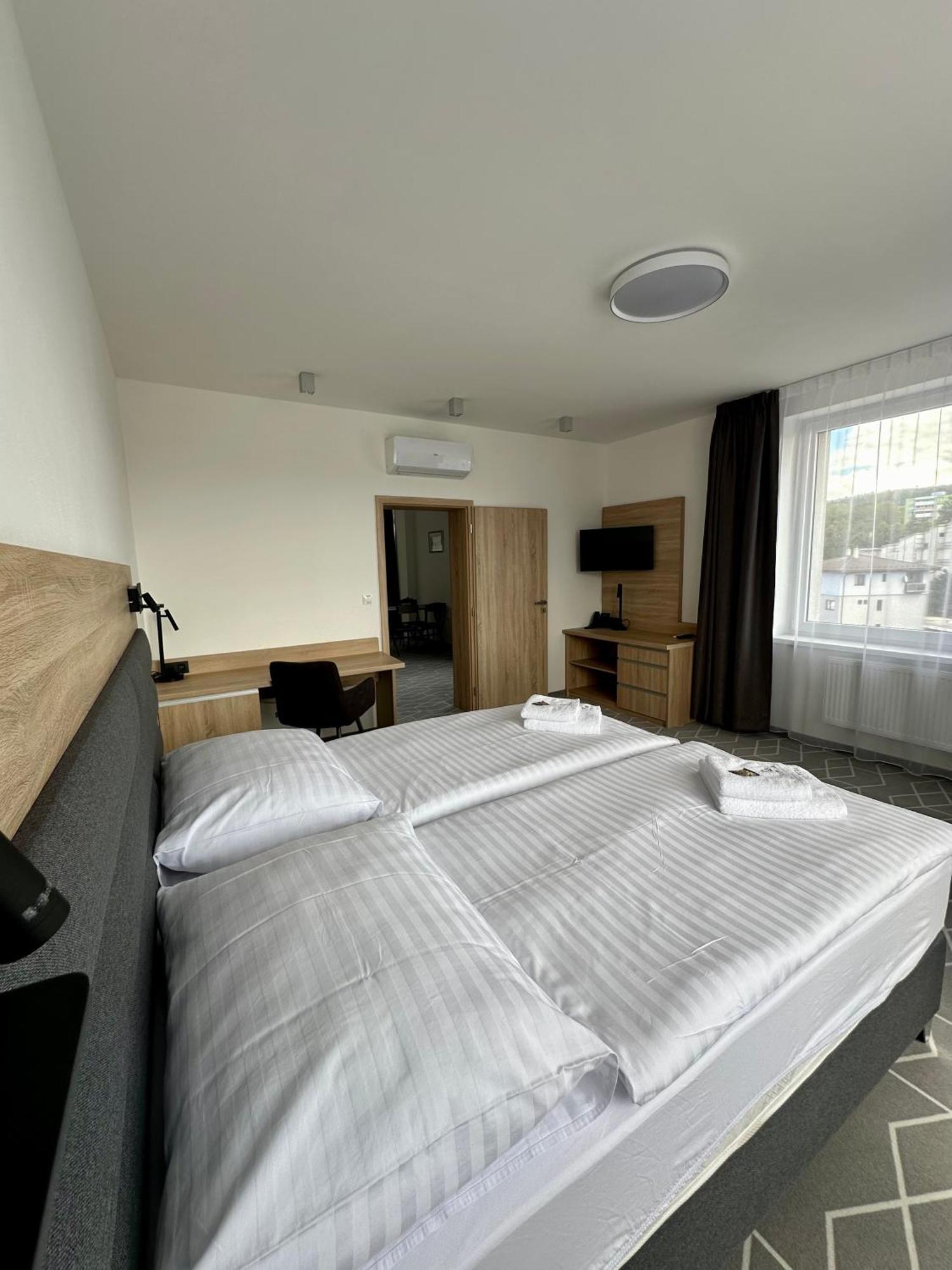 Typton Hotel&Spa Medzilaborce Dış mekan fotoğraf